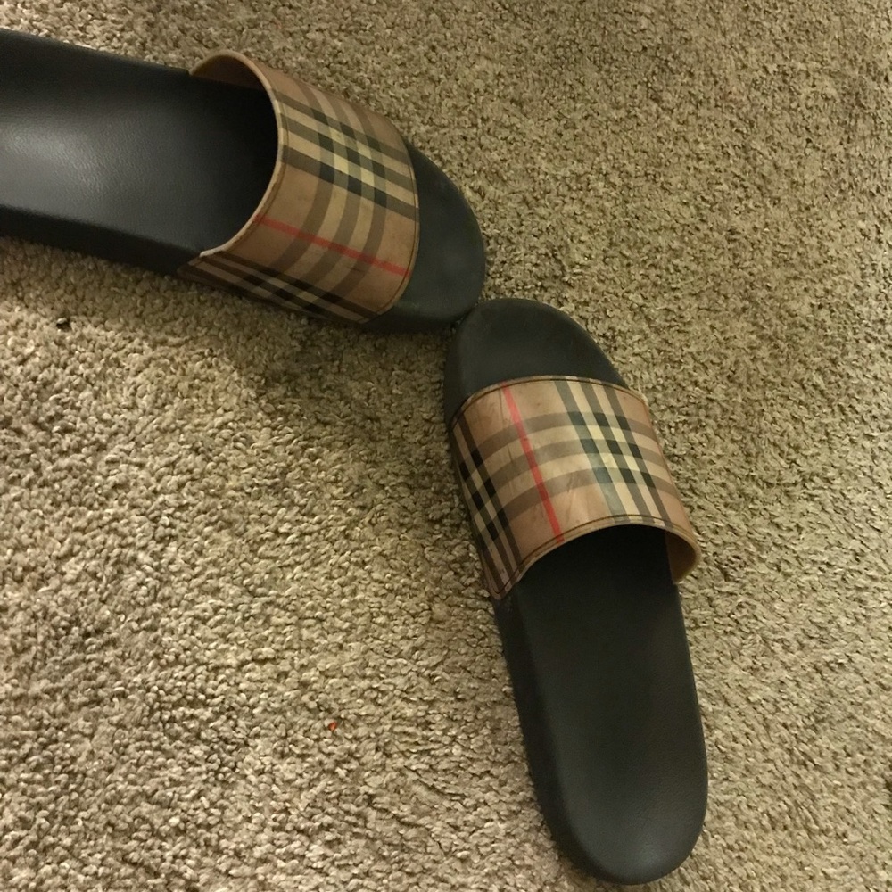 Burberry flip flops
